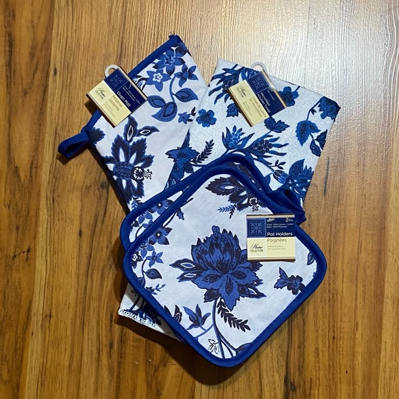 Home Collection Other - Home Collection Oven Mitt Pot Holders Microfiber Kitchen Towel Bundle (New)